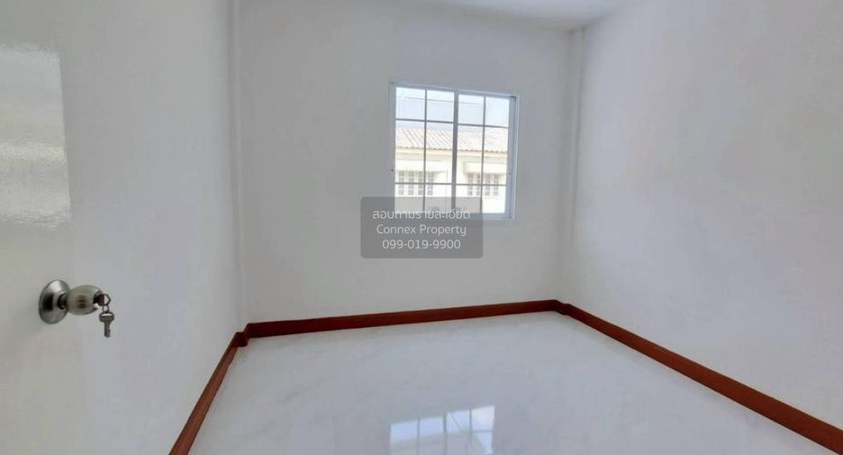Casa adosada en venta de 4 habitaciones en Lam Luk Ka, Pathum Thani