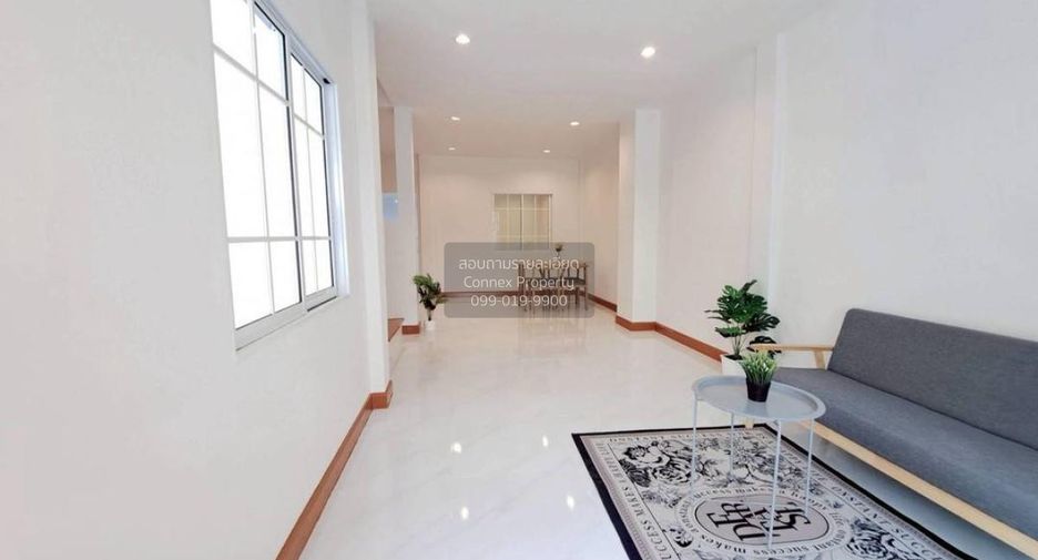 Casa adosada en venta de 4 habitaciones en Lam Luk Ka, Pathum Thani