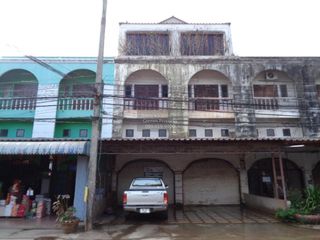 For sale 3 bedrooms retail Space in Bang Khla, Chachoengsao