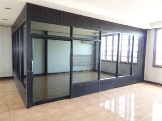 For sale 3 bedrooms retail Space in Bang Khla, Chachoengsao