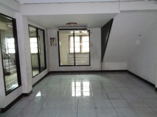 For sale 3 bedrooms retail Space in Bang Khla, Chachoengsao