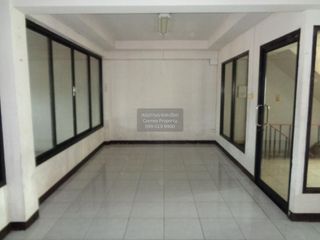 For sale 3 bedrooms retail Space in Bang Khla, Chachoengsao