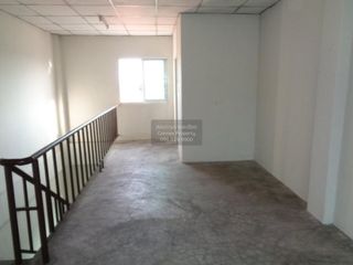 出售 3 卧室 商业空间 在 Ban Bueng, Chon Buri