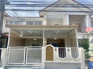 出售 4 卧室 联排别墅 在 Mueang Samut Prakan, Samut Prakan