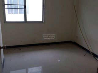 À vendre 3 chambres maison de ville à Si Racha, Chonburi