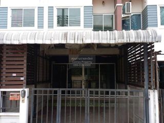 À vendre 3 chambres maison de ville à Si Racha, Chonburi