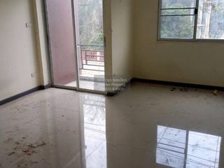 À vendre 3 chambres maison de ville à Si Racha, Chonburi