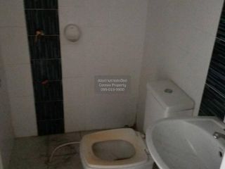 À vendre 3 chambres maison de ville à Si Racha, Chonburi