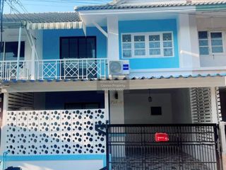 Casa adosada en venta de 3 habitaciones en Khlong Luang, Pathum Thani
