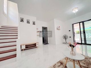 Casa adosada en venta de 3 habitaciones en Khlong Luang, Pathum Thani