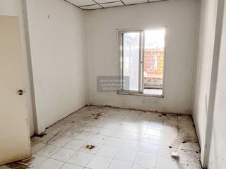 Casa adosada en venta de 2 habitaciones en Lam Luk Ka, Pathum Thani