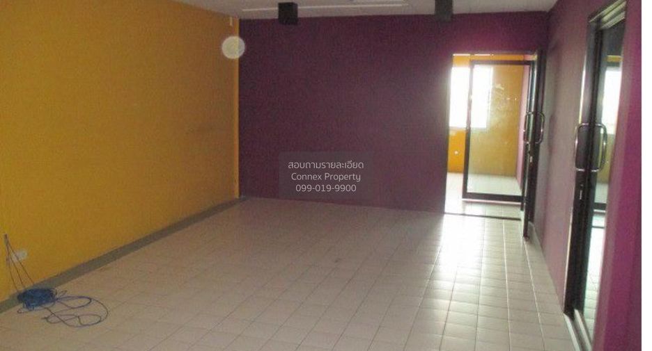 For sale 4 bedrooms retail Space in Saphan Sung, Bangkok