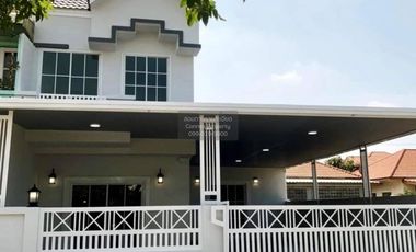 Casa adosada en venta de 3 habitaciones en Lam Luk Ka, Pathum Thani
