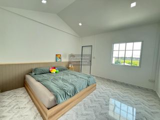 Casa adosada en venta de 3 habitaciones en Nong Chok, Bangkok