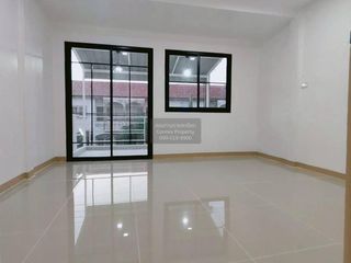 Reihenhaus zum Kauf mit 2 Zimmer in Bang Bua Thong, Nonthaburi