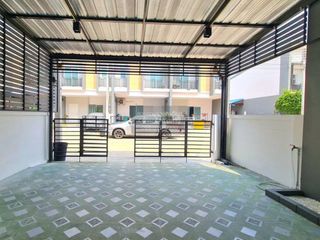 À vendre 3 chambres maison de ville à Mueang Pathum Thani, Pathum Thani