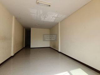 À vendre 1 chambre maison de ville à Pran Buri, Prachuap Khiri Khan