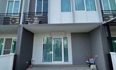 Casa adosada en venta de 2 habitaciones en Bang Khen, Bangkok