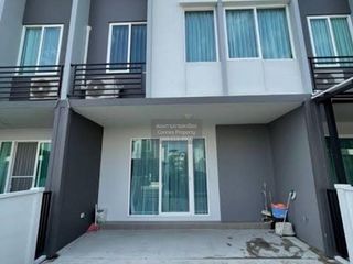 Casa adosada en venta de 2 habitaciones en Bang Khen, Bangkok