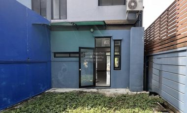 Casa adosada en venta de 3 habitaciones en Pak Kret, Nonthaburi