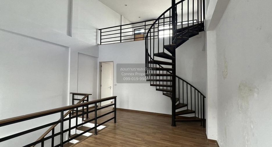 Casa adosada en venta de 3 habitaciones en Pak Kret, Nonthaburi