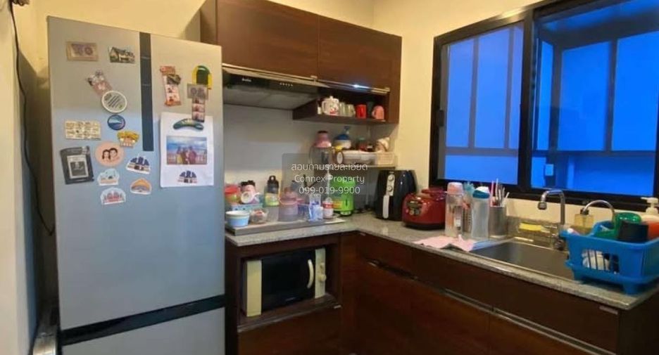 Casa adosada en venta de 3 habitaciones en Saphan Sung, Bangkok