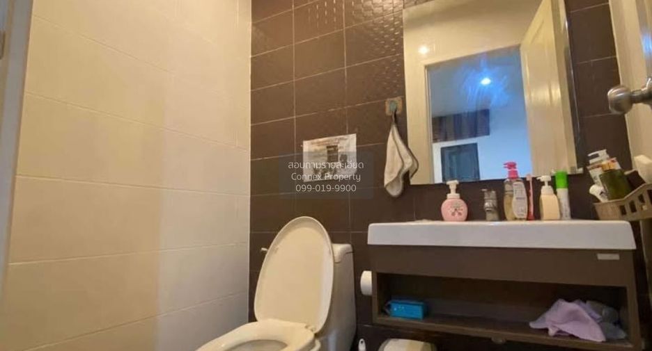 Casa adosada en venta de 3 habitaciones en Saphan Sung, Bangkok
