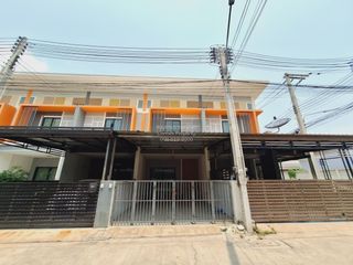 For sale 2 bedrooms townhouse in Si Racha, Chonburi
