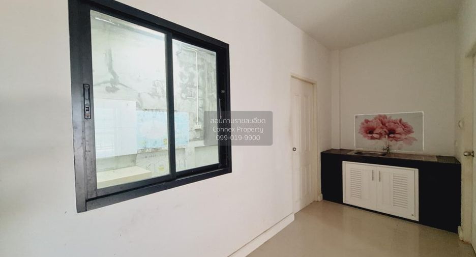 For sale 2 bedrooms townhouse in Si Racha, Chonburi