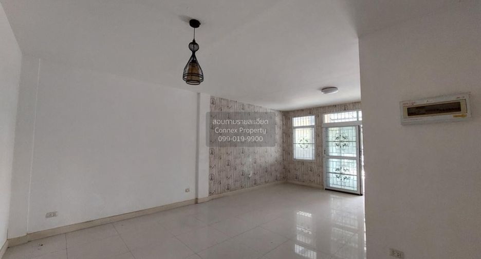 出售 3 卧室 联排别墅 在 Phan Thong, Chon Buri