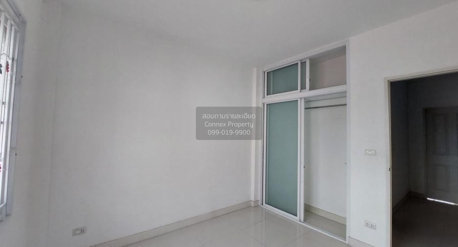 出售 3 卧室 联排别墅 在 Phan Thong, Chon Buri