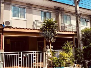 Reihenhaus zum Kauf mit 3 Zimmer in Khlong Sam Wa, Bangkok