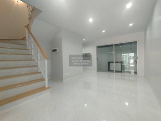 Reihenhaus zum Kauf mit 3 Zimmer in Bang Phli, Samut Prakan