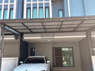 Reihenhaus zum Kauf mit 4 Zimmer in Khlong Sam Wa, Bangkok