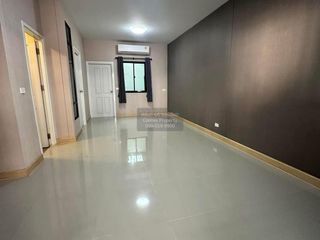 Reihenhaus zum Kauf mit 4 Zimmer in Khlong Sam Wa, Bangkok