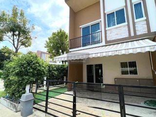 Reihenhaus zum Kauf mit 3 Zimmer in Thung Khru, Bangkok