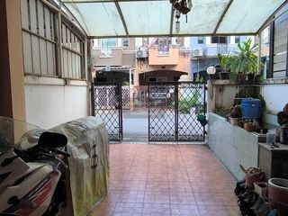 Casa adosada en venta de 2 habitaciones en Khlong Sam Wa, Bangkok