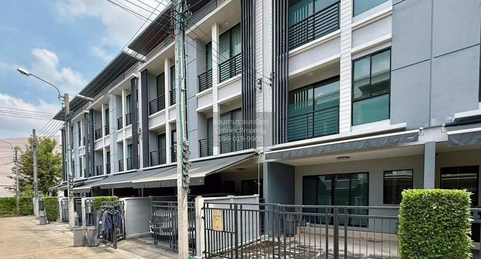 For sale 3 bedrooms townhouse in Mueang Nonthaburi, Nonthaburi