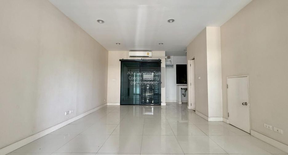 For sale 3 bedrooms townhouse in Mueang Nonthaburi, Nonthaburi