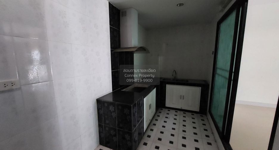 For sale 3 bedrooms townhouse in Mueang Chon Buri, Chonburi
