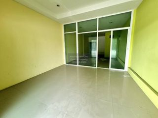 Local comercial en venta de 4 habitaciones en Bang Lamung, Chonburi