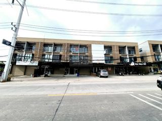 Local comercial en venta de 4 habitaciones en Bang Lamung, Chonburi