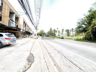 Local comercial en venta de 4 habitaciones en Bang Lamung, Chonburi