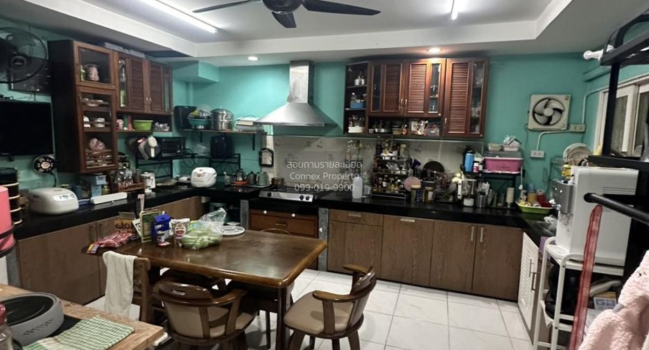 For sale 4 bedrooms retail Space in Mueang Nakhon Nayok, Nakhon Nayok