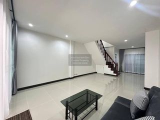 Casa adosada en venta de 2 habitaciones en Nong Chok, Bangkok