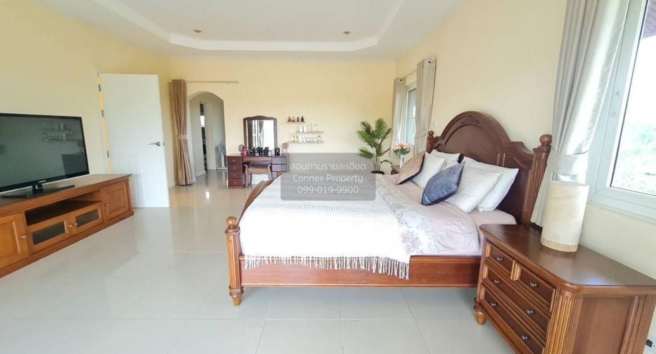 For sale 4 bedrooms villa in Bang Saray, Pattaya