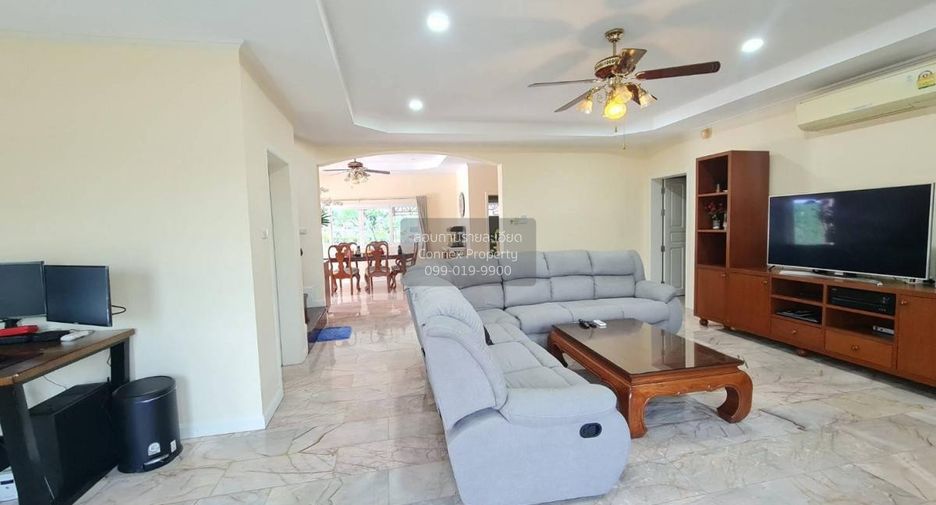 For sale 4 bedrooms villa in Bang Saray, Pattaya