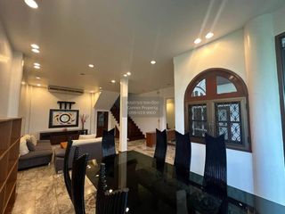 Casa adosada en venta de 5 habitaciones en Watthana, Bangkok