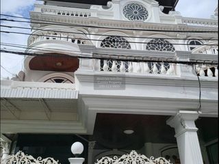 Casa adosada en venta de 5 habitaciones en Watthana, Bangkok