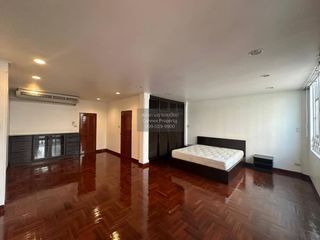 Casa adosada en venta de 5 habitaciones en Watthana, Bangkok